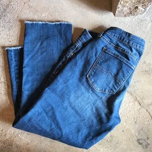 Arizona frayed hem capri jeans
